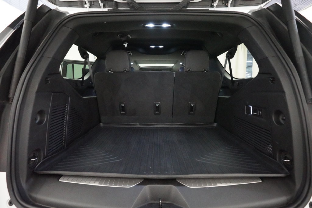 Used 2023 GMC Yukon XL AT4 AWD/4WD image 10