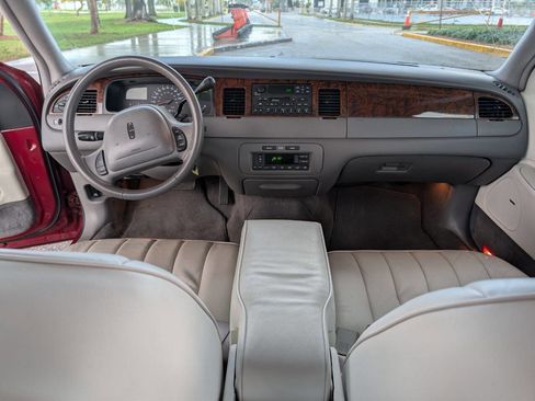 Used 1998 Lincoln Town Car Executive image 27