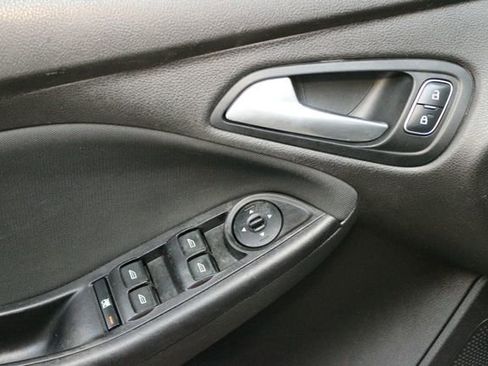 Used 2017 Ford Focus SE FWD image 14
