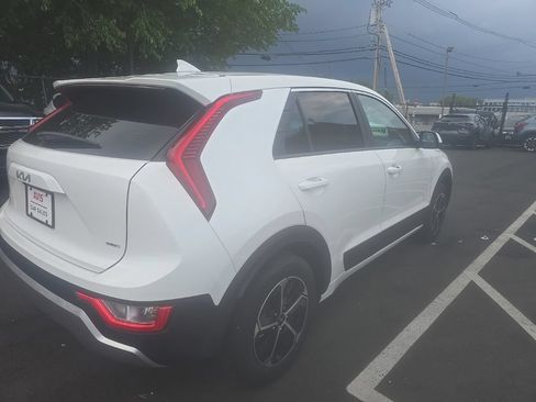 Used 2025 Kia Niro LX FWD image 4