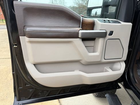 Used 2018 Ford F250 Limited w/ FX4 Off-Road Package image 19