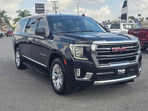 Used 2023 GMC Yukon XL SLT w/ SLT Premium Package image 3