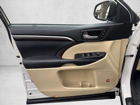 Used 2015 Toyota Highlander Limited Platinum image 15