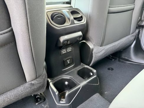 Used 2022 Jeep Gladiator Sport AWD/4WD image 31