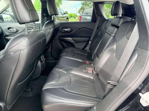 Used 2019 Jeep Cherokee Limited AWD/4WD image 11