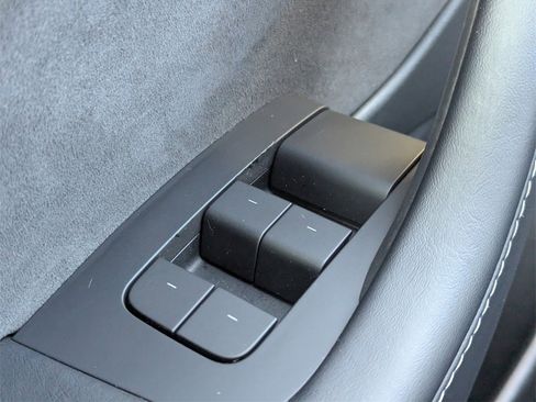 Used 2023 Tesla Model 3 Standard Range image 19