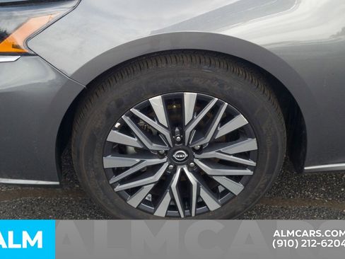 Used 2025 Nissan Altima 2.5 SV image 12