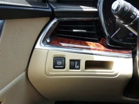 Used 2017 Cadillac XT5 Luxury image 22