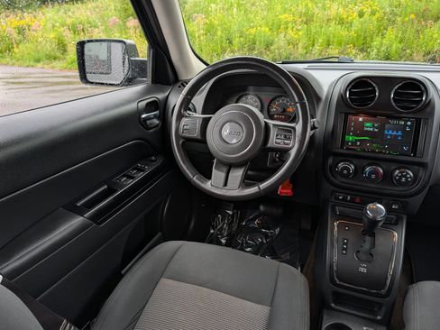 Used 2014 Jeep Patriot Latitude AWD/4WD image 9