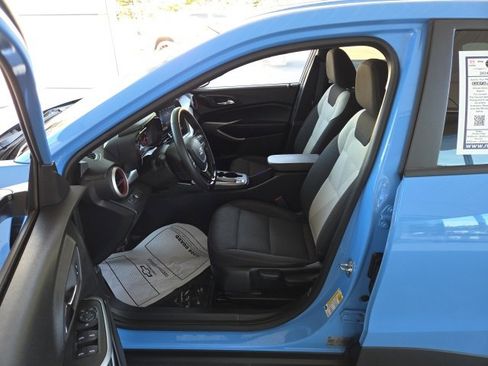 Used 2024 Chevrolet Trax RS w/ Sunroof Package image 17