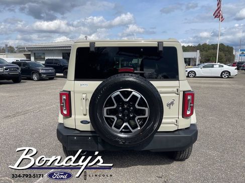 Used 2025 Ford Bronco Outer Banks image 13