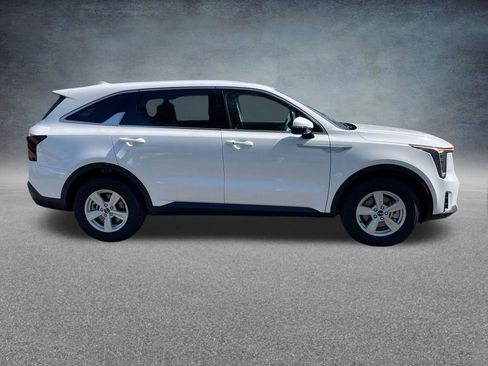 Used 2025 Kia Sorento LX image 33