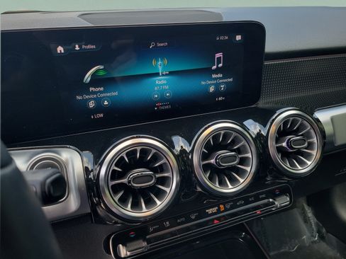 Certified 2022 Mercedes-Benz GLB 250 image 25