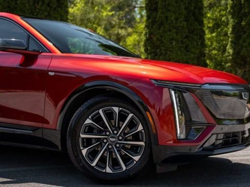 Used 2024 Cadillac Lyriq Sport RWD image 7