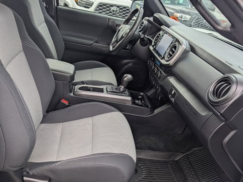 Used 2022 Toyota Tacoma TRD Off-Road image 19