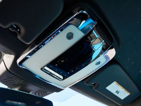 Used 2025 Rolls-Royce Cullinan image 81