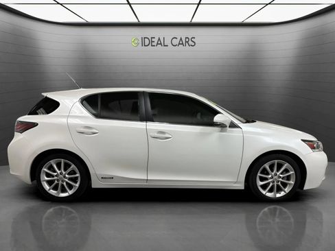 Used 2013 Lexus CT 200h w/ Premium Pkg w/Navigation FWD image 4