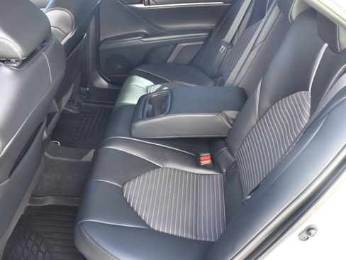 Used 2022 Toyota Camry SE FWD image 25