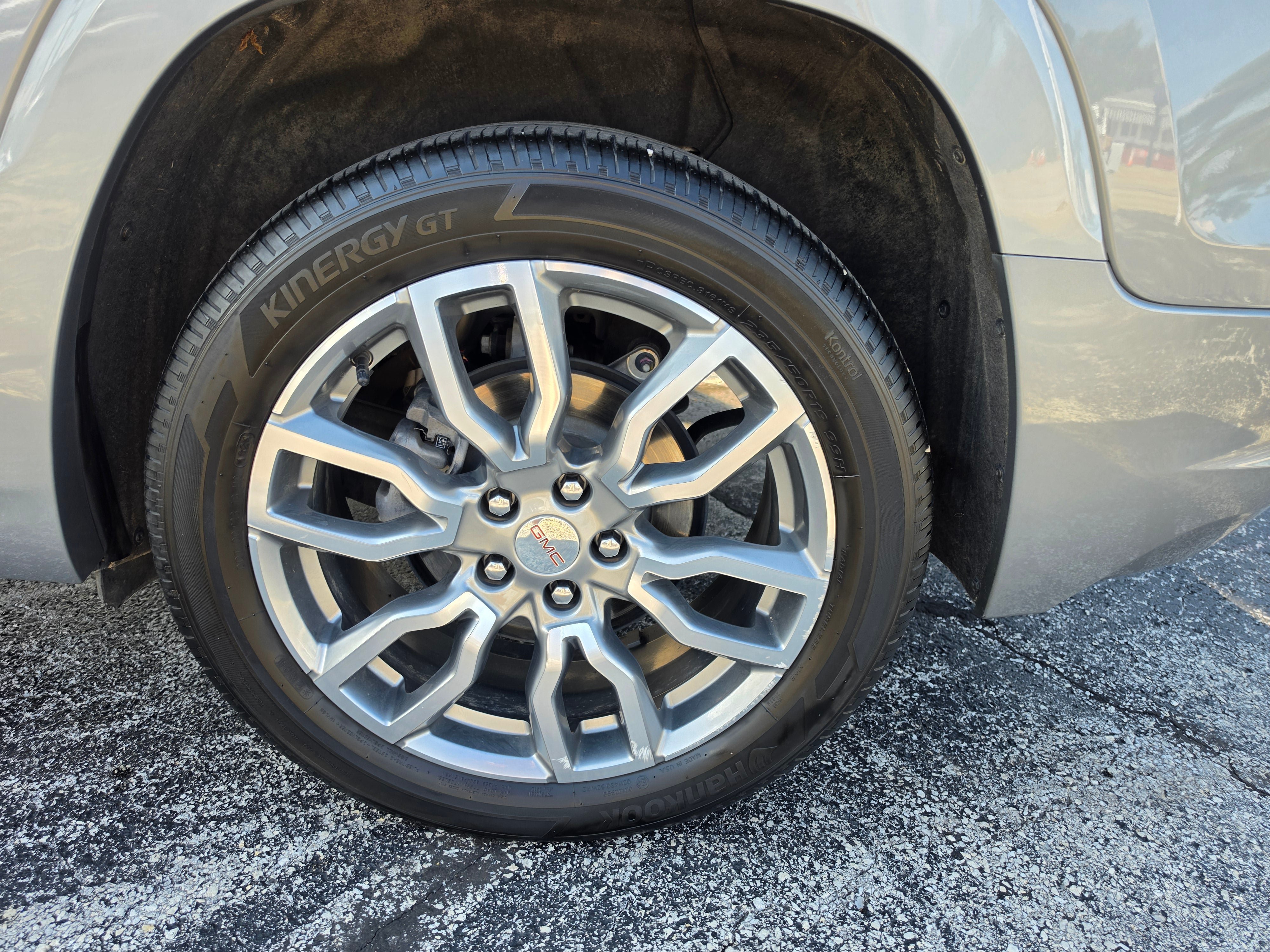 Used 2024 GMC Terrain Denali w/ Denali Premium Package AWD/4WD image 13