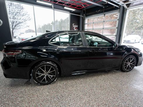 Used 2024 Toyota Camry SE image 4