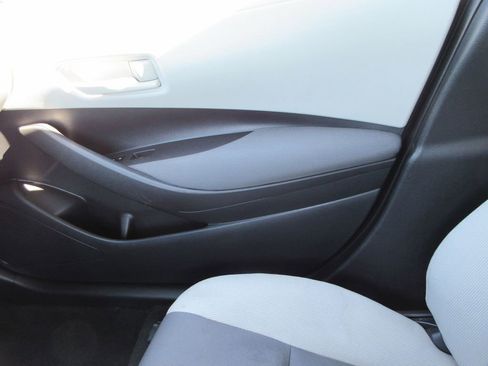 Used 2023 Toyota Corolla LE image 31