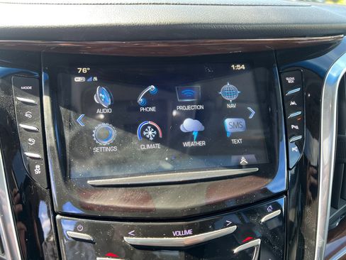 Used 2018 Cadillac Escalade Luxury image 24
