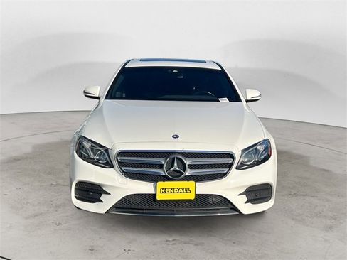 Used 2017 Mercedes-Benz E 300 4MATIC image 8