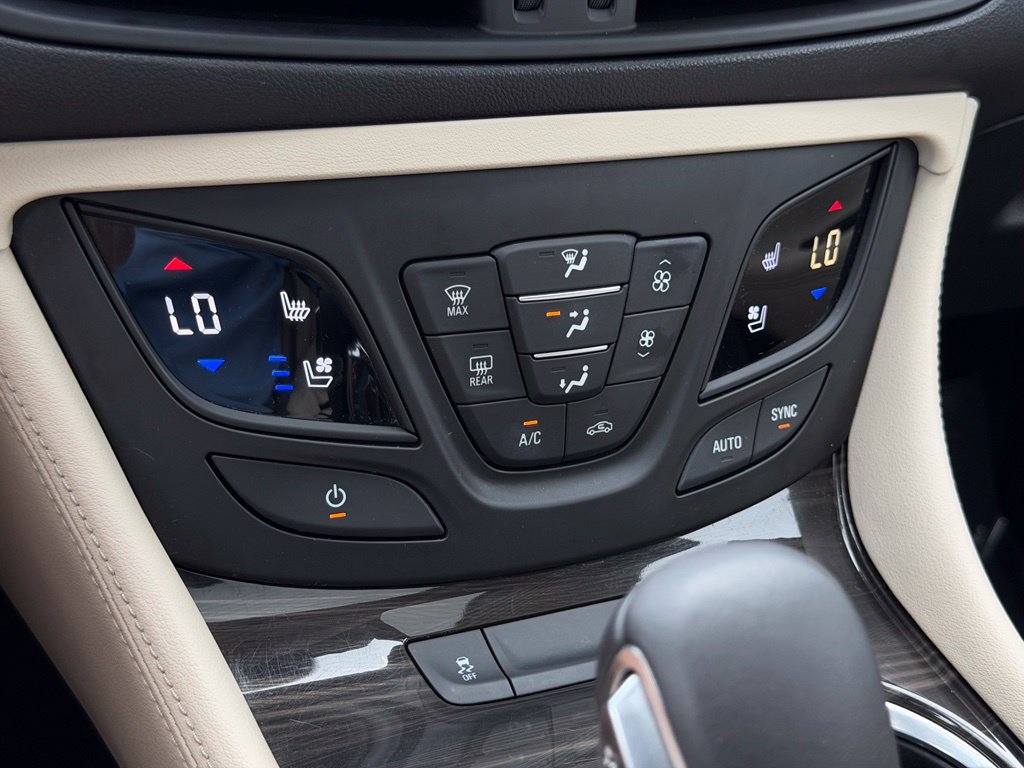 Used 2020 Buick Envision Premium w/ Driver Confidence Package AWD/4WD image 44