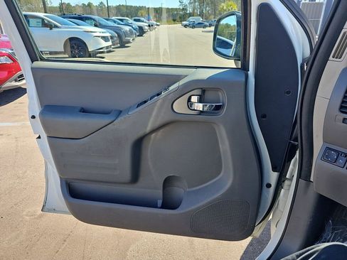 Used 2018 Nissan Frontier SV image 30
