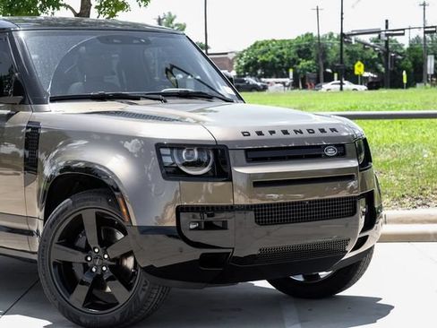 New 2026 Land Rover Defender 110 X-Dynamic SE AWD/4WD image 9