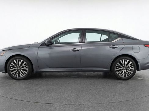Used 2025 Nissan Altima 2.5 SV FWD image 5