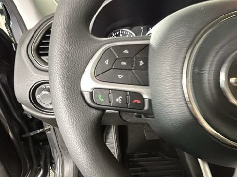 Used 2023 Jeep Renegade Latitude AWD/4WD image 15