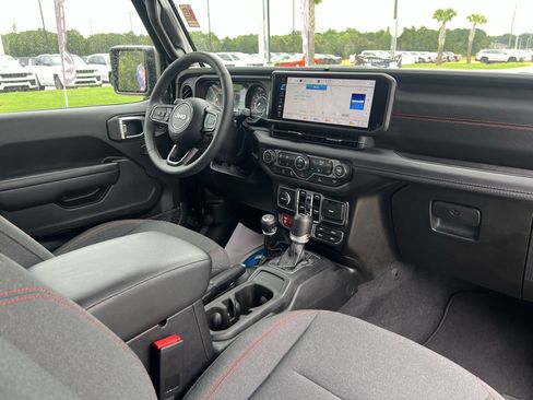 Certified 2025 Jeep Wrangler Unlimited Rubicon w/ Convenience Group AWD/4WD image 13