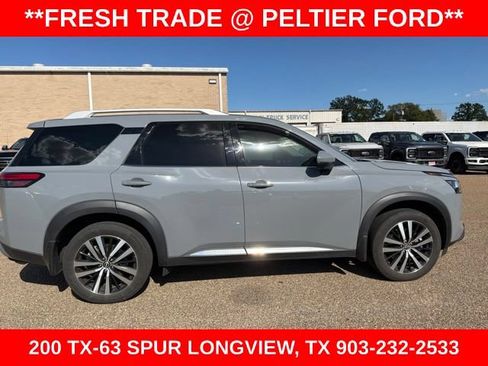 Used 2024 Nissan Pathfinder Platinum FWD image 12