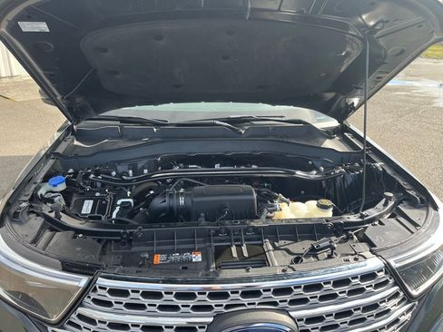 Used 2022 Ford Explorer Limited w/ Equipment Group 301A image 27