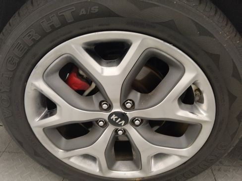 Used 2019 Kia Sorento SX image 31