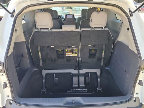 Used 2023 Toyota Sienna LE image 19