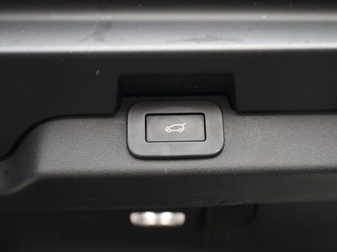 Used 2023 Land Rover Discovery S R-Dynamic image 31