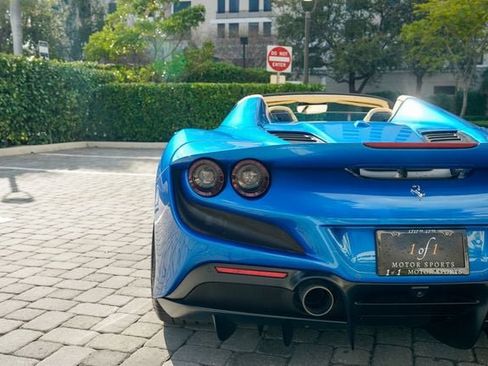 Used 2021 Ferrari F8 Tributo RWD image 23
