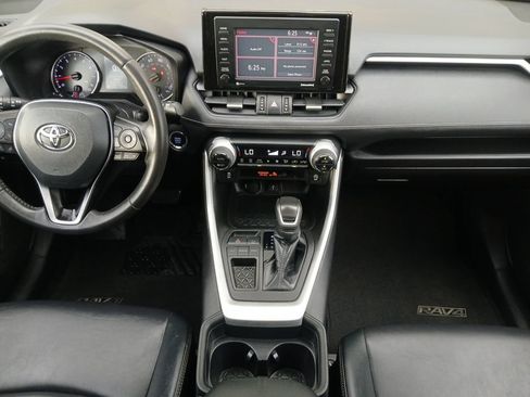 Used 2020 Toyota RAV4 XLE Premium FWD image 3