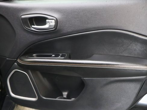 Used 2018 Jeep Compass Latitude w/ Popular Equipment Group image 12