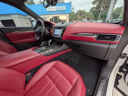 Used 2019 Maserati Levante GTS AWD/4WD image 8