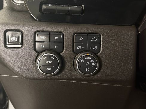 Used 2025 Chevrolet Silverado 2500 LTZ w/ LTZ Plus Package AWD/4WD image 25