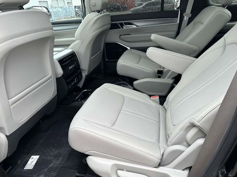 New 2026 Jeep Grand Wagoneer L Limited image 8