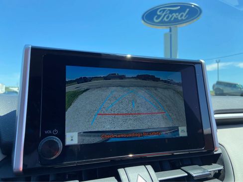 Used 2025 Toyota RAV4 XLE FWD image 34