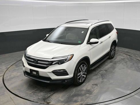 Used 2018 Honda Pilot Touring image 25