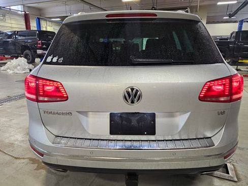 Used 2017 Volkswagen Touareg Sport AWD/4WD image 10