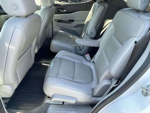 Used 2018 GMC Acadia SLT w/ LPO, Floor Liner Package image 12