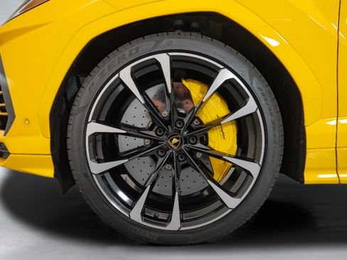 Used 2022 Lamborghini Urus AWD/4WD image 19