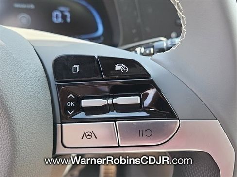 Used 2025 Hyundai Elantra Sport image 23